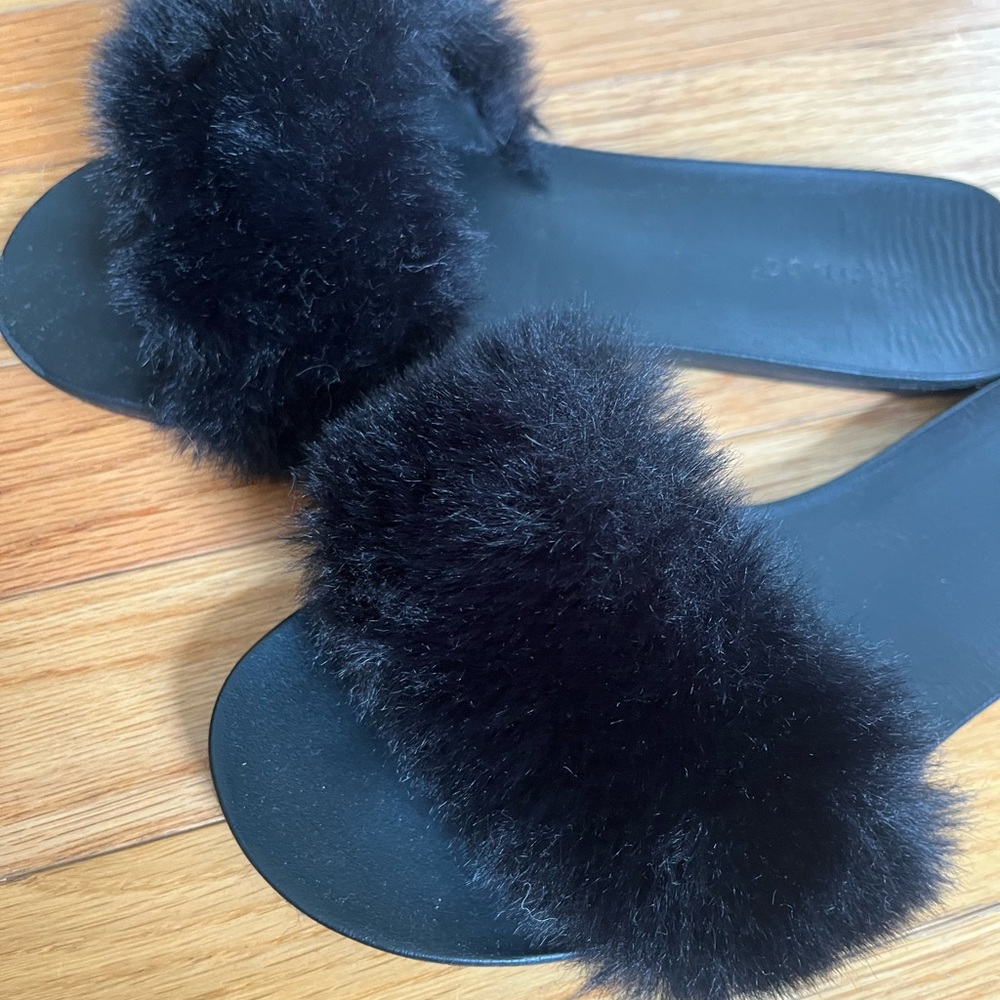 Fluffy slides FLASH SALE THIS WEEK ONLY🔥🔥